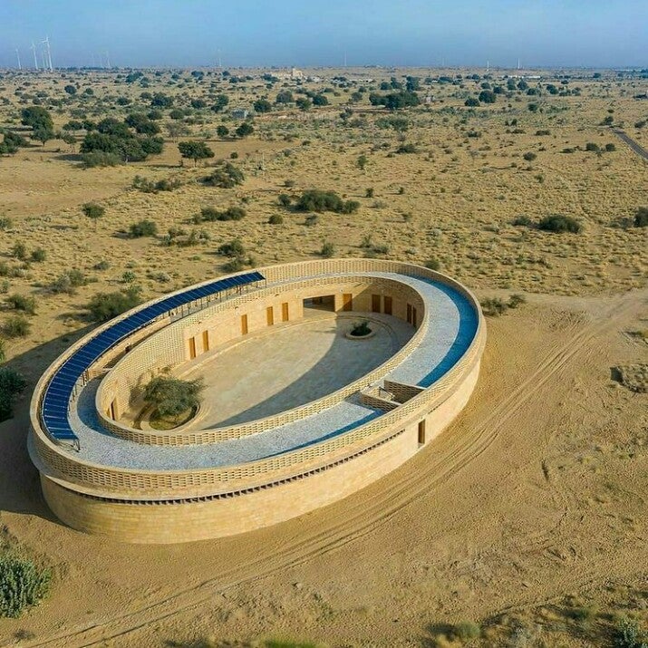 r/IndiaSpeaks - Would you believe if i say this is a girl's school in a desert of jaisalmer Rajasthan