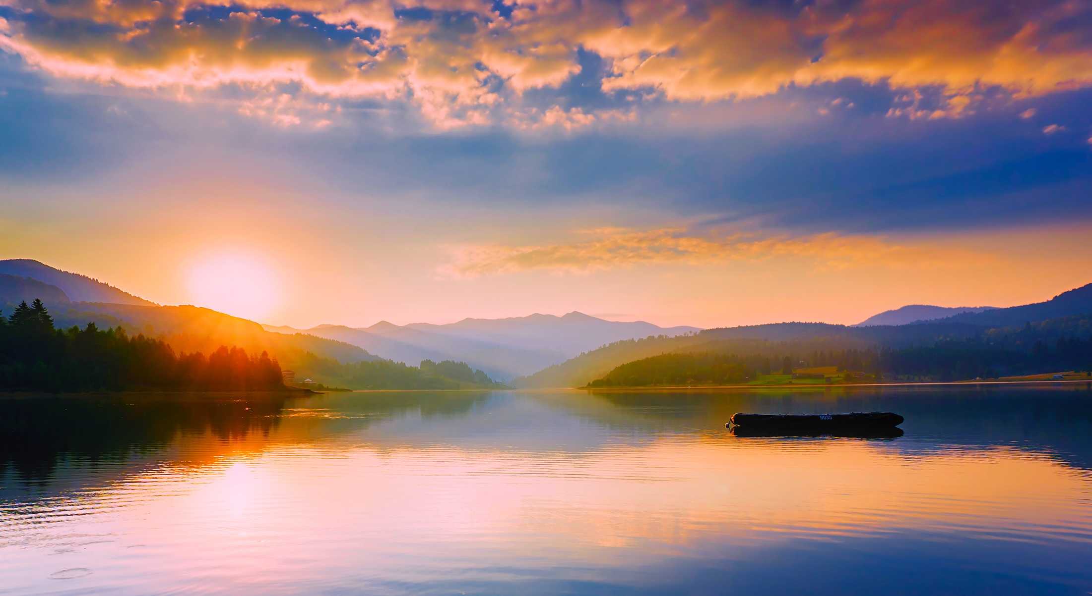                               35+ Stunning Sunrise Photos That Will Make You Wake up Early Morning                             
                              