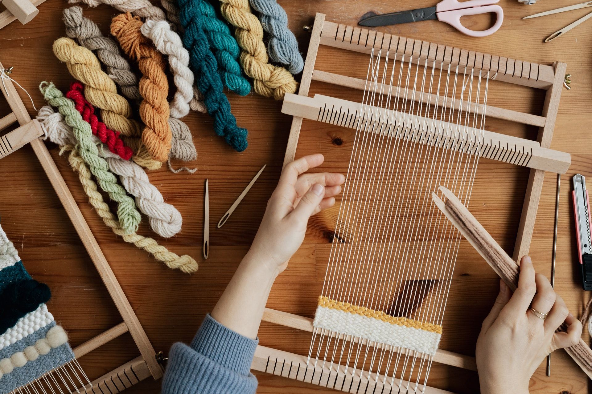                               How to Make a Cardboard Loom                             
                              