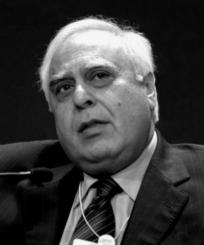 Modi-bashing Journalists Cheated by Modi-hater Kapil Sibal and Tiranga TV as the channel goes off air